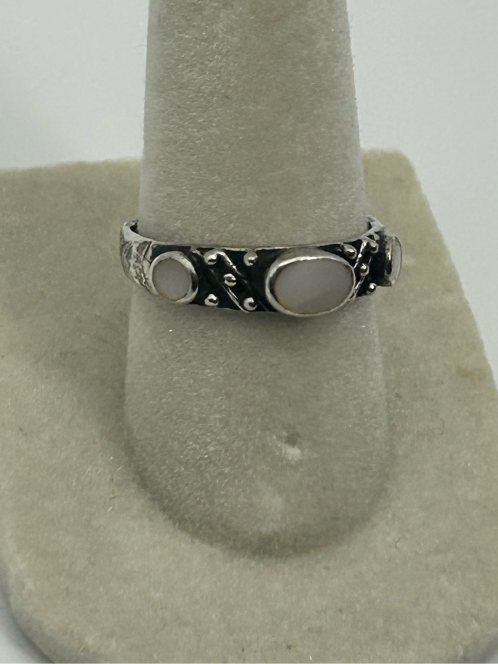 Sterling Silver Mother of Pearl Ring Size 6 Vintage Stamped 925 Patina - Picture 2 of 12